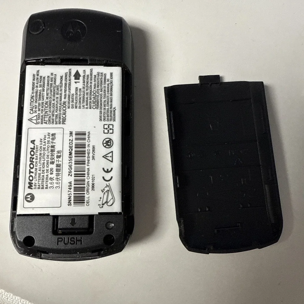 Vintage Motorola C118 Mobal World Cell Cellular Phone With Adapter Set Powers On